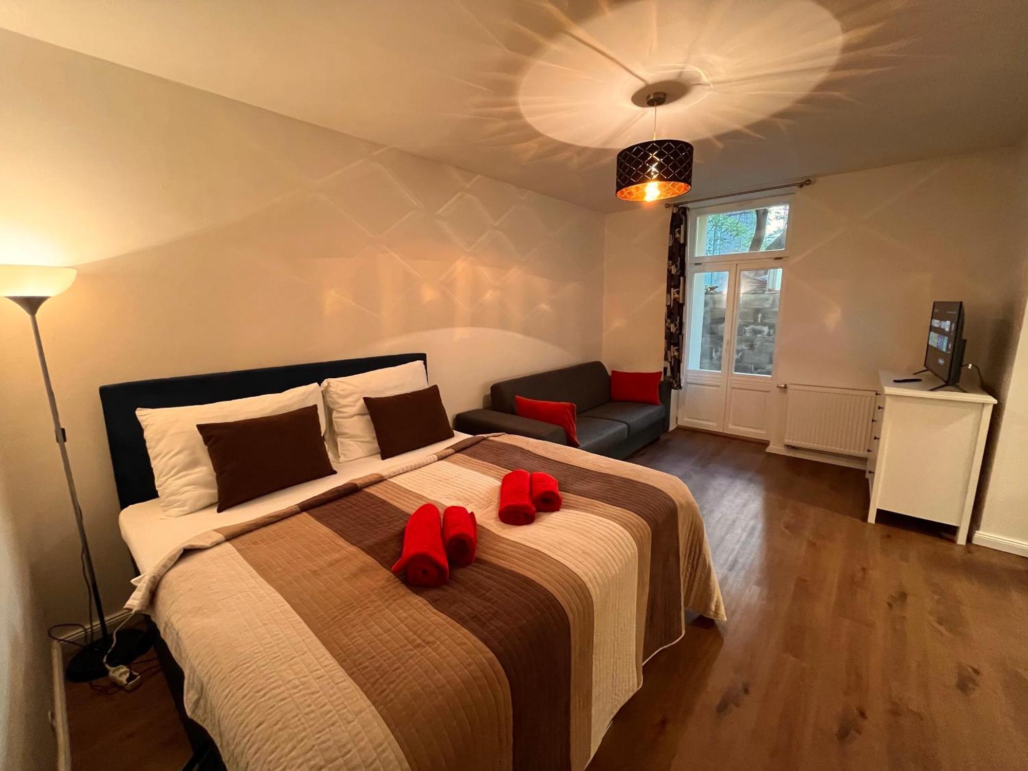 Amazing Apartment Zborovska Прага Экстерьер фото